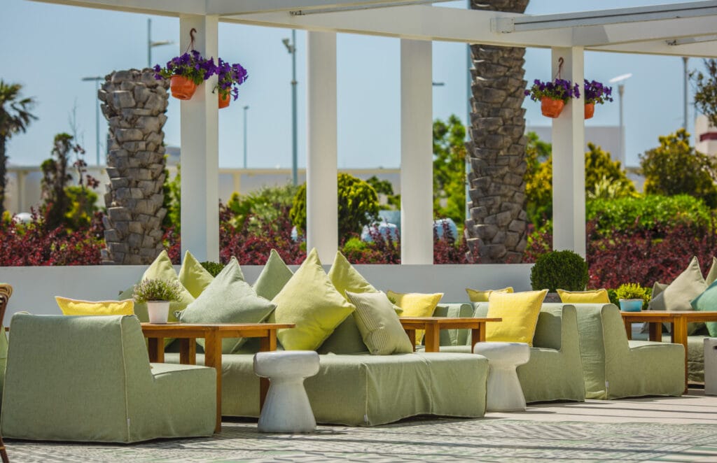 OUTDOOR LIVING TRENDS